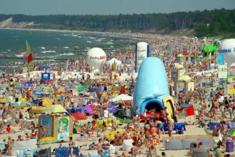 Ustka plaża wschodnia czy zachodnia - która jest lepsza dla ciebie?