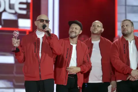 Kombi vs Kombii: Kto naprawdę śpiewa "Słodkiego miłego życia"?