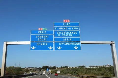Ile kosztuje przejazd autostradą we Francji? Sprawdź, jak uniknąć wysokich opłat!