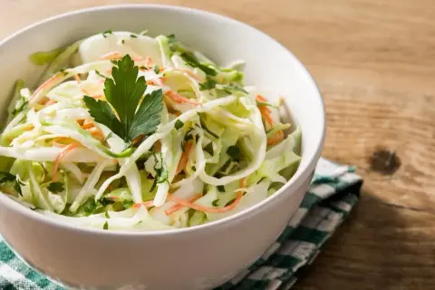 Coleslaw KFC w domu: Sekretny przepis na smak lepszy niż oryginał!