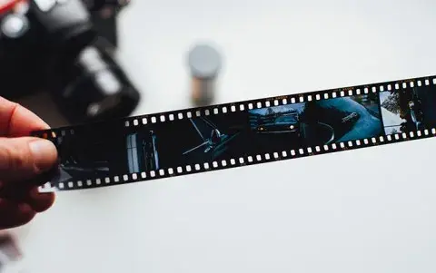 Gdzie wywołać kliszę? Wybierz najlepszy lab, ceny i skany
