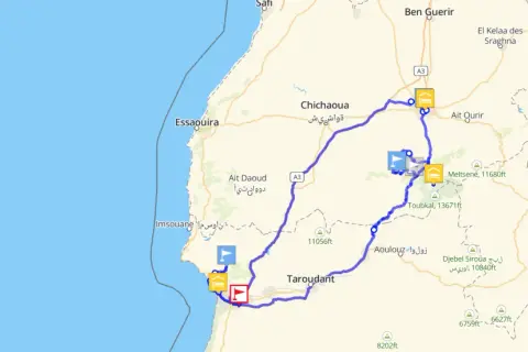 Mapa drogowa Maroka z zaznaczoną trasą. Widać wybrzeże Atlantyku, miasta Essaouira, Taroudant, Ouarzazate. Marrakesz gdzie leży, jest poza tym fragmentem mapy.