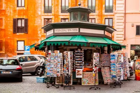 Gdzie kupić pamiątki w Rzymie – najlepsze miejsca i jak uniknąć podróbek