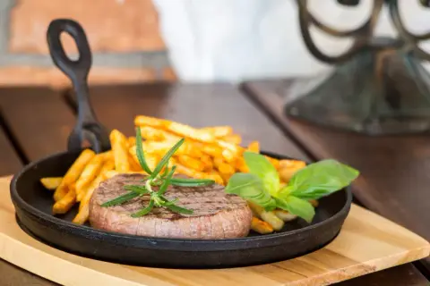 Kudowa-Zdrój: Gdzie zjeść? Odkryj najlepsze restauracje i smaki