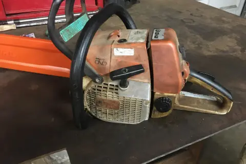 Jak sprawdzić rok produkcji pilarki Stihl i uniknąć problemów z serwisem