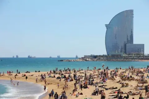 Ile trwa lot z Wrocławia do Barcelony? Zaskakujące fakty o czasie lotu