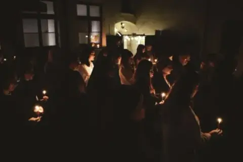 Czuwanie w kościele - co to jest i jak wpływa na duchowość?