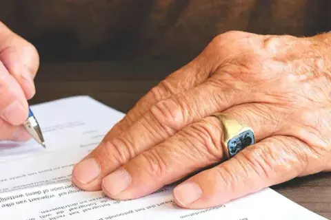 Jak zmienić testament notarialny? Uniknij pułapek i kosztów