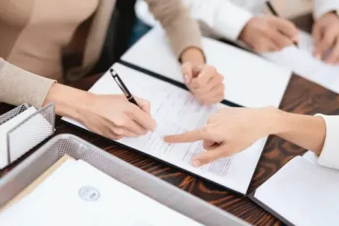 Ile odpisów skargi na czynności komornika? Kluczowe informacje i porady