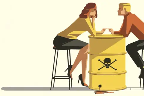 Ein Mann und eine Frau sitzen sich gegenüber, getrennt durch einen gelben Fass mit Totenkopf-Symbol. Die Szene symbolisiert Manipulation in der Beziehung, wo giftige Gefühle die Verbindung vergiften.