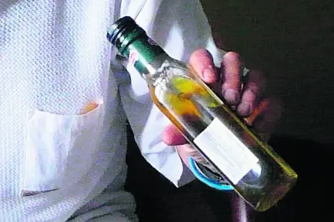 Jak wygląda zepsuta oliwa z oliwek? Objawy, które musisz znać