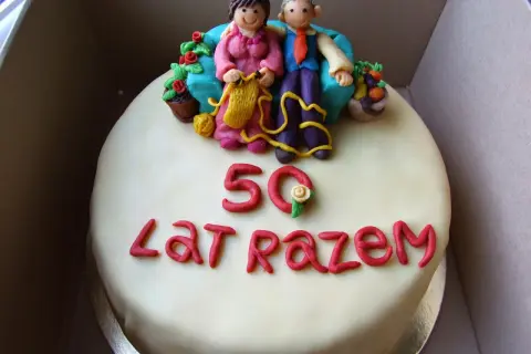 Jak udekorować tort na 50 rocznicę ślubu, aby zachwycić gości?