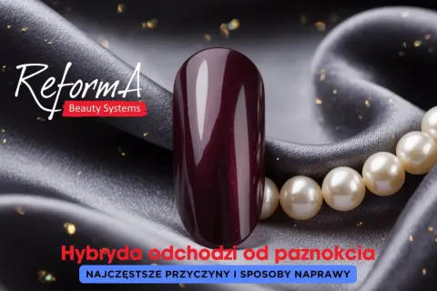Elegancki, ciemny lakier hybrydowy na tle jedwabiu i pereł. Dowiedz się, dlaczego hybryda odchodzi od paznokcia i jak temu zapobiec.