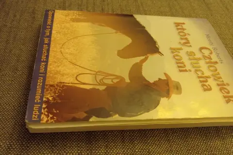 Człowiek który słucha koni - jak Monty Roberts zmienia trening koni