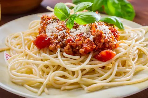 Spaghetti bolognese Pascala: prawda o autentycznym przepisie i kontrowersjach