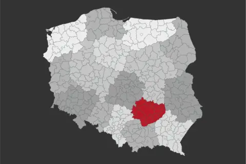 Mapa Polski z zaznaczonym na czerwono obszarem Gór Świętokrzyskich.