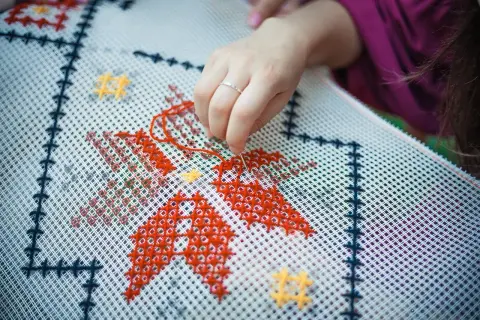 Samodzielna naprawa szwu na kanapie: Poradnik DIY krok po kroku