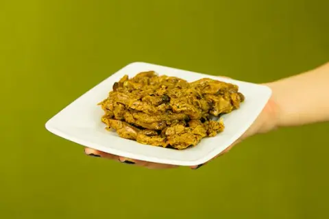 Ile kalorii ma kebab wegetariański? Nie zawsze mniej niż mięsny!