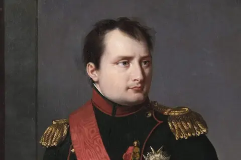 Portrait de Napoléon Bonaparte, le jour quand est né Napoléon Bonaparte. Il porte un uniforme militaire avec des épaulettes dorées et un ruban rouge.