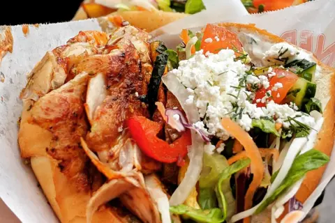 Ile waży kebab? Od 250 do 600g! Kontroluj wagę i kalorie