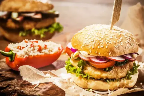 Burger végétarien: Le guide complet pour des galettes maison inoubliables