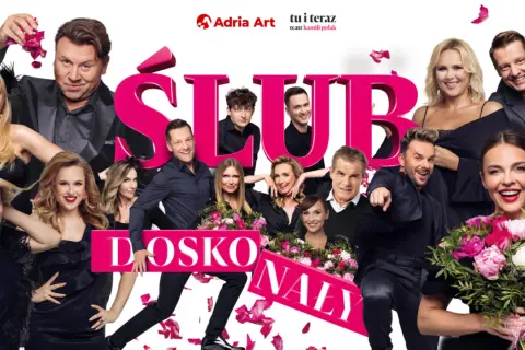 Ślub doskonały obsada: uśmiechnięci aktorzy i aktorki w eleganckich strojach, z różami w dłoniach, na tle napisu "ŚLUB DOSKONAŁY".