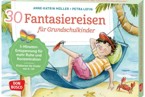 Ein Junge in Hängematte träumt von Fantasiereisen für Grundschulkinder. Entspannung für mehr Ruhe & Konzentration.