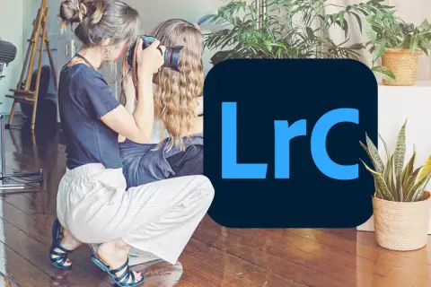 Fotografka robi zdjęcie. Obok logo LrC, które sugeruje darmowy Lightroom do edycji.