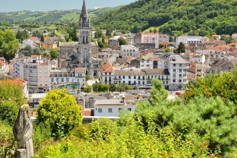Jak dojechać do Lourdes z lotniska - najlepsze opcje transportu