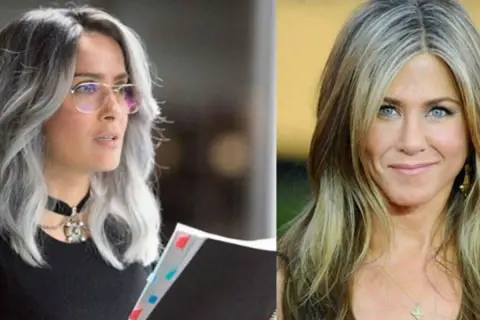 Dos mujeres con pelo con canas y mechas. A la izquierda, Salma Hayek con gafas y un libro. A la derecha, Jennifer Aniston con su icónico pelo rubio.