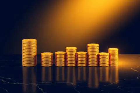 Staplar av guldmynt som visar en stigande trend, som symboliserar nya 3 12 regler och finansiell tillväxt.