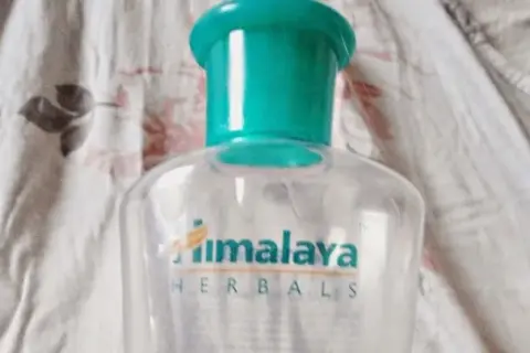 Olejek rewitalizujący z Himalaya Herbals - skuteczne składniki i opinie