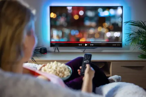Ile prądu pobiera TV? Sprawdź, jak zaoszczędzić na rachunkach