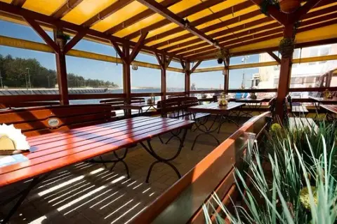 Gdzie zjeść w Mrzeżynie? Odkryj najlepsze restauracje i smaki
