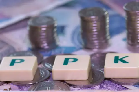 Litery P, P, K na monetach i banknotach. Zastanawiasz się, jak zrezygnować z PPK?