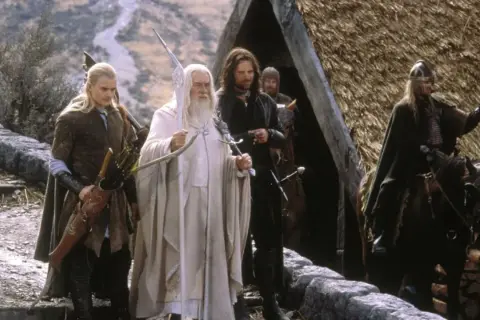 Gandalf, Aragorn i Legolas, bohaterowie jednych z najważniejszych filmów w historii kina, wyruszają na wyprawę.