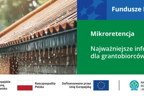 Deszcz spływa z dachu, ilustrując program "Moja woda" i mikroretencję. Informacje dla beneficjentów.