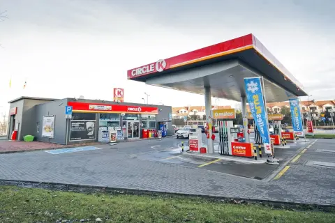 Gdzie najlepiej tankować benzynę, aby zaoszczędzić na paliwie?