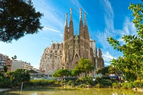 W jakim kraju gra Barcelona? Odkryj jej hiszpańskie korzenie