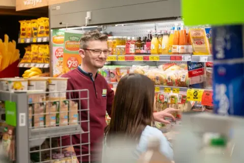 Sklep na osiedlu: Pomysł na zysk? Analiza, która zapewni sukces!