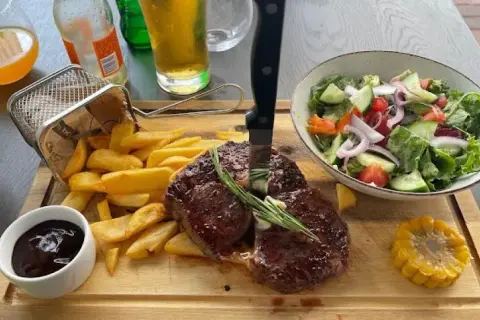 Dźwirzyno: Gdzie zjeść? Przewodnik po najlepszych restauracjach i smakach