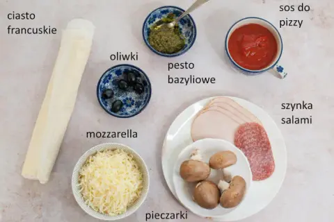 Jak układać składniki na pizzę, aby uniknąć przemakania ciasta