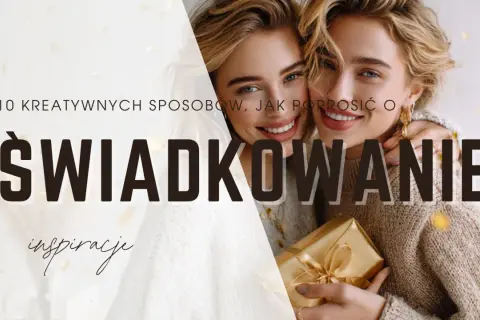 Dwie uśmiechnięte kobiety, jedna z prezentem. Inspiracje, jak poprosić o świadkowanie.