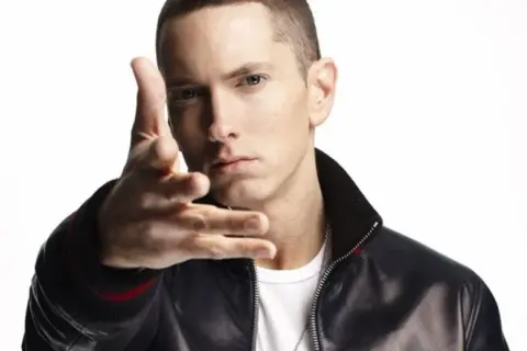 Kiedy ma urodziny Eminem? Odkryj ciekawostki o jego święcie