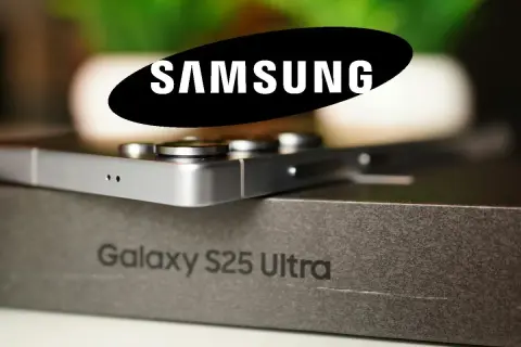 Nowe Samsung modele po kolei: Galaxy S25 Ultra w eleganckim opakowaniu.