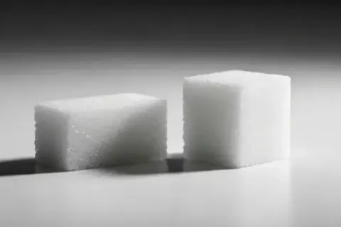 Poids d'un morceau de sucre : 5,95g ou 7,95g ? Découvrez !