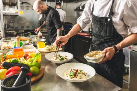 Bielany: Gdzie zjeść? TOP restauracje na każdą okazję i kieszeń