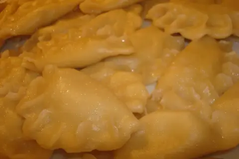 Najlepsze ciasto na pierogi z mąki krupczatki – prosty przepis bez błędów