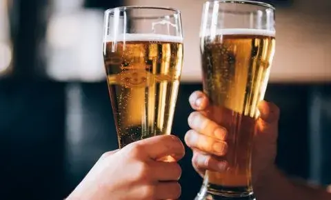 Dlaczego piwo bezalkoholowe jest drogie? Oto zaskakujące powody