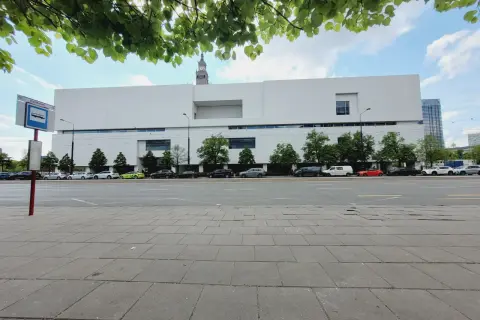 Muzeum sztuki nowoczesnej na Placu Defilad: co warto wiedzieć?